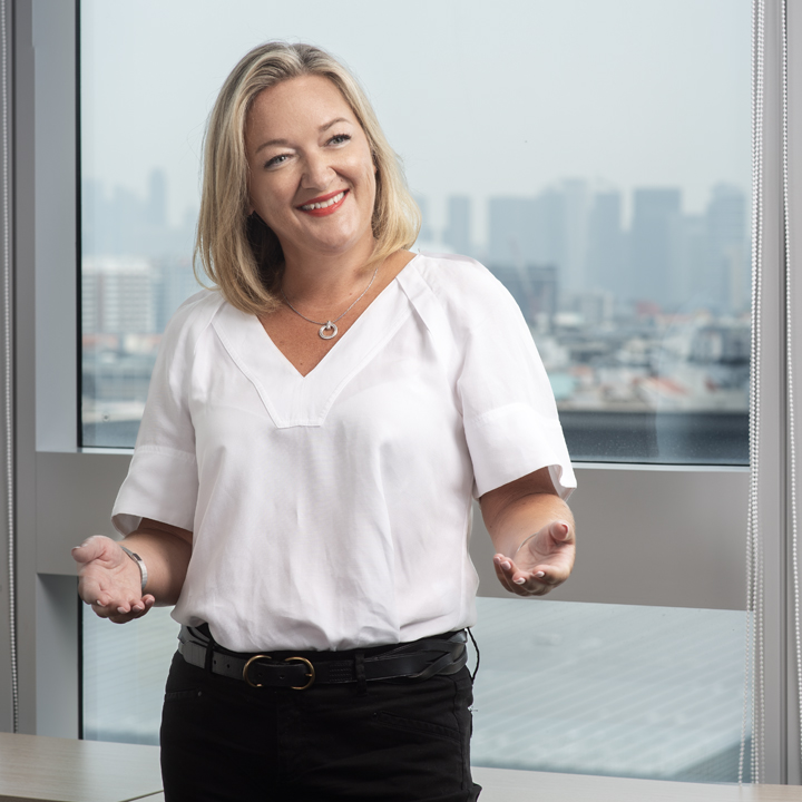 Helen-main-mobile-02